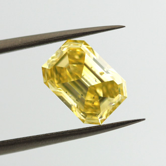 Fancy Vivid Yellow Diamond, Emerald, 3.34 carat, SI2 - B