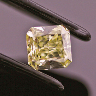 Fancy Yellow Diamond, Radiant, 0.99 carat, SI2 - B