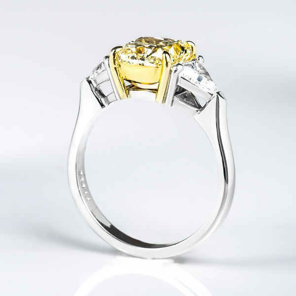 Fancy Light Yellow Diamond Ring, Cushion, 2.30 carat, VS1 - B