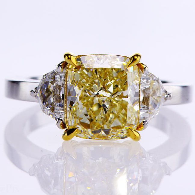 Fancy Light Yellow Diamond Ring, Cushion, 4.09 carat, VVS2