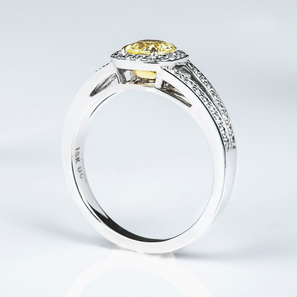 Fancy Light Yellow Diamond Ring, Cushion, 0.50 carat, VS1 - B