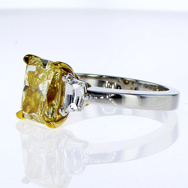 Fancy Light Yellow Diamond Ring, Radiant, 2.41 carat, SI1 - B