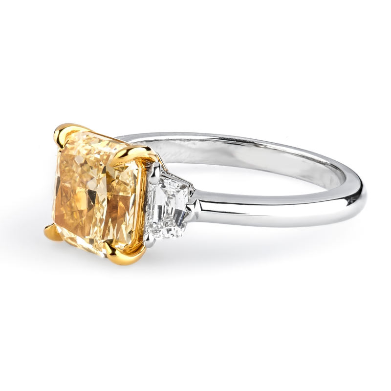 Fancy Light Yellow Diamond Ring, Radiant, 2.81 carat, SI1 - B