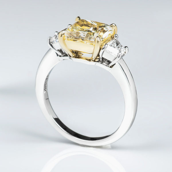Fancy Yellow Diamond Ring, Radiant, 3.06 carat, VS1 - B