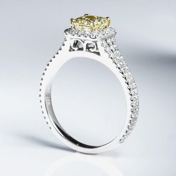 Fancy Light Yellow Diamond Ring, Radiant, 1.05 carat, VS1 - B