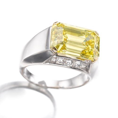 10.30 carat Fancy Vivid Yellow VS1 emerald cut diamond - Original Setting