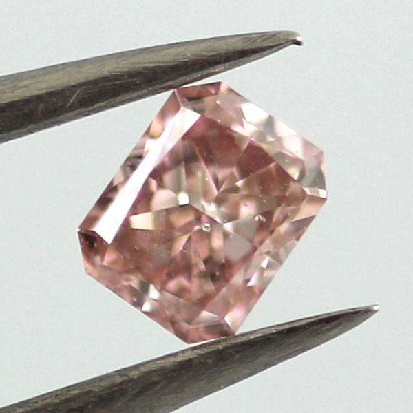 Fancy Intense Pink Diamond, Radiant, 0.30 carat, SI2 - B