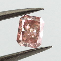 Fancy Intense Pink Diamond, Radiant, 0.30 carat, SI2 - Thumbnail