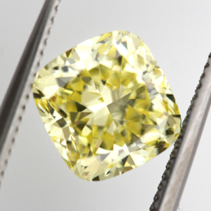 Fancy Intense Yellow, 1.39 carat, VS2