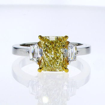 Fancy Light Yellow, 2.41 carat, SI1