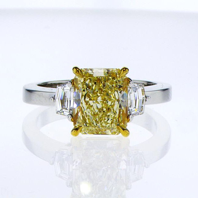 Fancy Light Yellow Diamond, Radiant, 2.41 carat, SI1