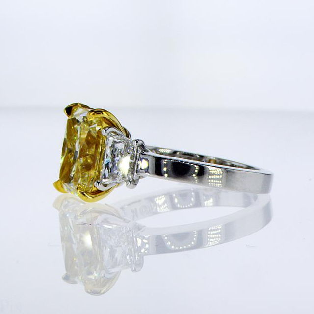 Fancy Light Yellow Diamond Ring, Cushion, 3.38 carat, VS1 - B