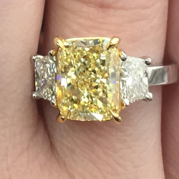 Fancy Light Yellow Diamond Ring, Cushion, 3.38 carat, VS1 - Thumbnail