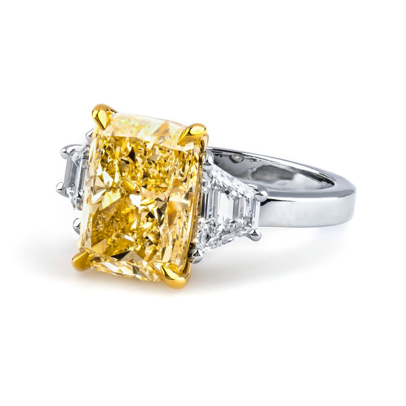 Fancy Light Yellow Diamond Ring, Cushion, 5.34 carat, VS1 - B