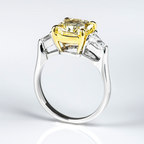 Fancy Yellow Diamond Ring, Cushion, 3.13 carat, VVS2 - B