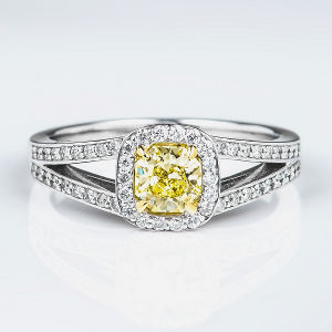 N/A Cushion Fancy Light Yellow Diamond, 0.77 carat