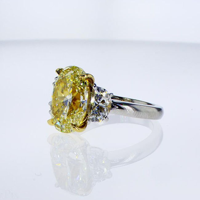 Fancy Light Yellow Diamond Ring, Oval, 5.03 carat, VS2 - B