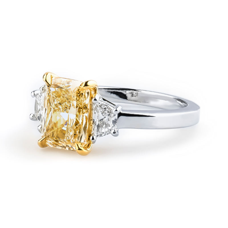 Fancy Light Yellow Diamond Ring, Radiant, 2.15 carat, SI1 - B
