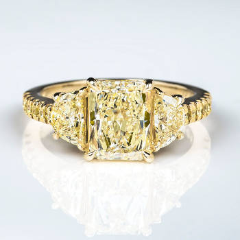 Fancy Light Yellow Diamond Ring, Radiant, 2.03 carat, VS2 - Thumbnail