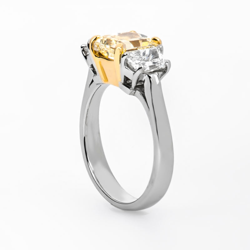 Fancy Light Yellow Diamond Ring, Radiant, 2.05 carat, SI1 - B