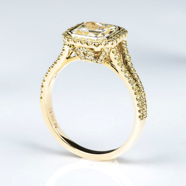 Fancy Light Yellow Diamond Ring, Radiant, 1.70 carat, SI1 - B
