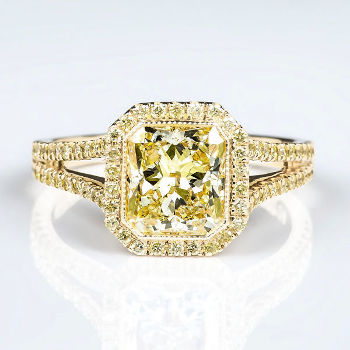 N/A Radiant Fancy Light Yellow Diamond, 2.19 carat