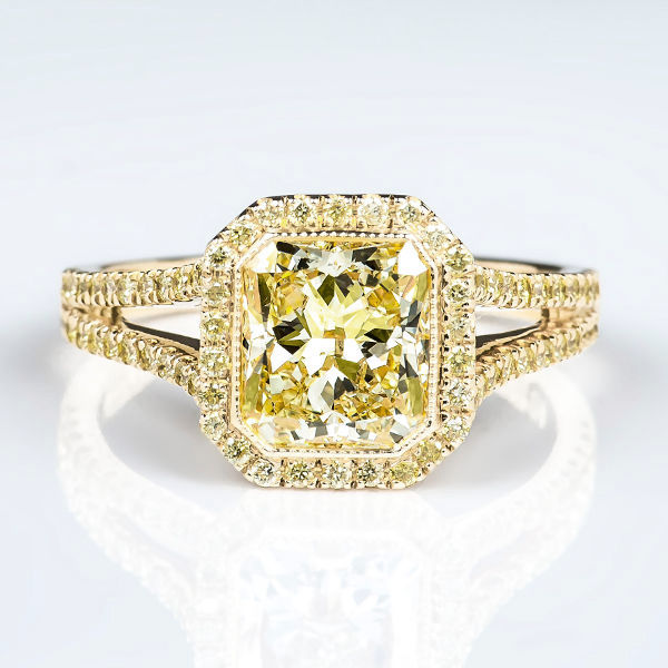 Fancy Light Yellow Diamond Ring, Radiant, 1.70 carat, SI1