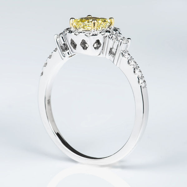 Fancy Yellow Diamond Ring, Radiant, 0.71 carat, VS1 - B