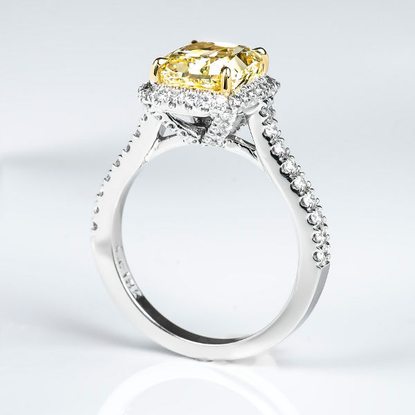 Fancy Yellow Diamond Ring, Radiant, 3.01 carat, VVS2 - B